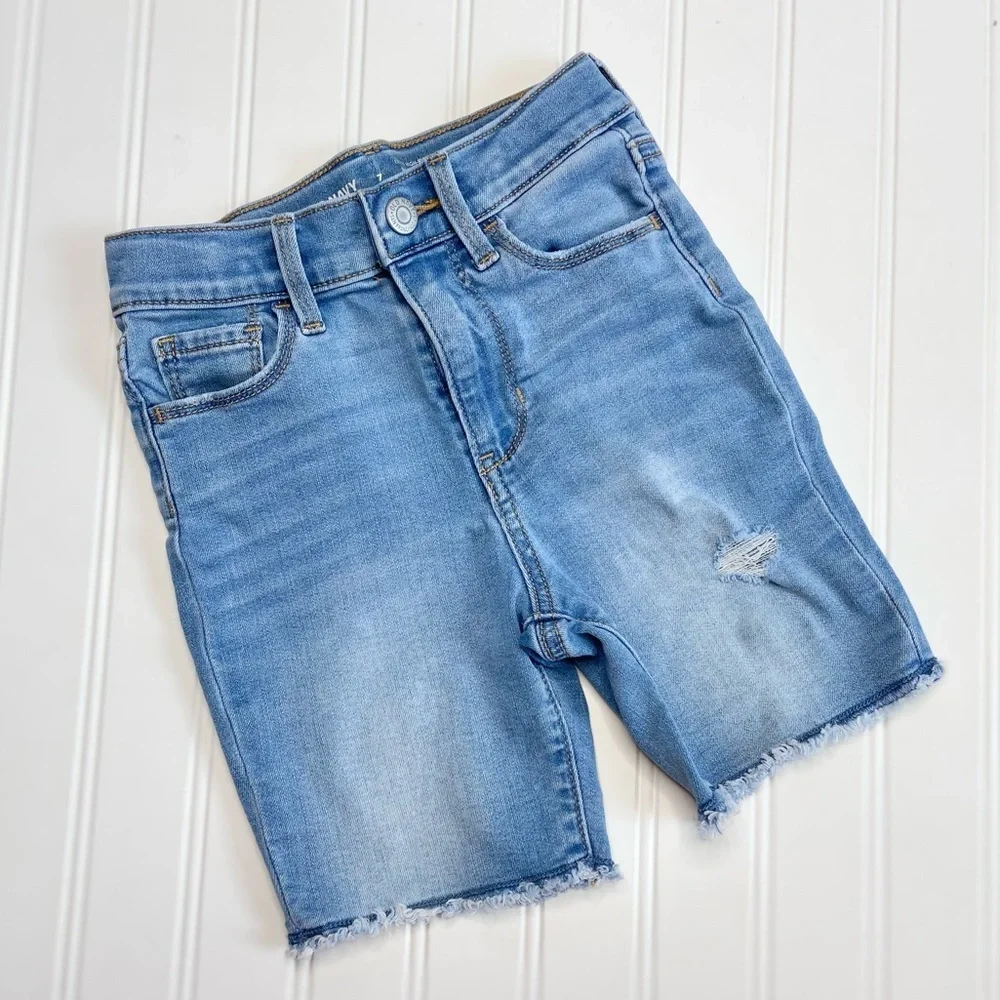 •Old Navy• girls fray hem Bermuda length denim shorts